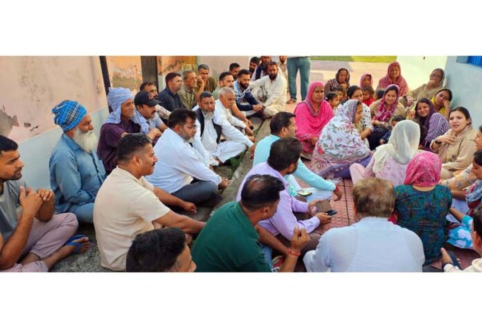MLA Nagrota constituency, Devyani Rana leading a protest at Dansal against Jal Shakti Department on Friday.