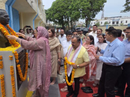 Education Minister Sakeena Itoo paying tribute to late educationist Kuldip Kumar Badyal during school renaming ceremony at GBHSS Gandhi Nagar, Jammu. — Excelsior/Rakesh