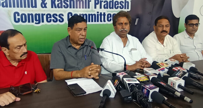 Senior Cong leaders Ravinder Sharma, Raman Bhalla and others addressing a press conference in Jammu on Saturday. —Excelsior/Rakesh Senior Cong leaders Ravinder Sharma, Raman Bhalla and others addressing a press conference in Jammu on Saturday. —Excelsior/Rakesh