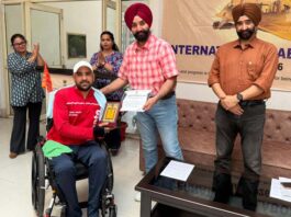 Labour Commissioner J&K, Charandeep Singh felicitating a worker for his invaluable contribution during a function in Jammu.
