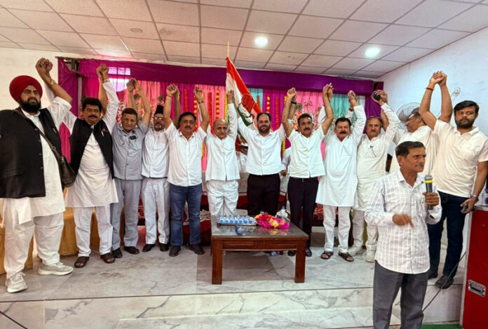 Senior Congress leaders during Sangathan Srijan Abhiyan in Billawar. Senior Congress leaders during Sangathan Srijan Abhiyan in Billawar.