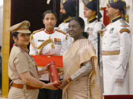 President Droupadi Murmu presenting the National Florence Nightingale Award 2026 to Sub Inspector Kulwinder Parhi on the occasion of International Nurses Day at Rashtrapati Bhavan, in New Delhi, on Tuesday. (UNI)