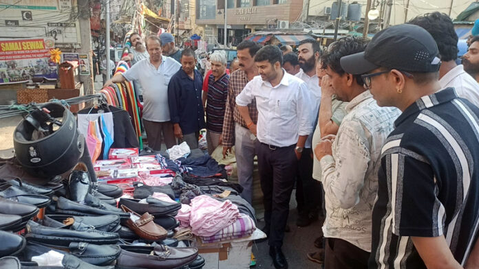 JMC Commissioner, Dr. Devansh Yadav during inspection at City Chowk and Malhotra Mohalla areas. JMC Commissioner, Dr. Devansh Yadav during inspection at City Chowk and Malhotra Mohalla areas.