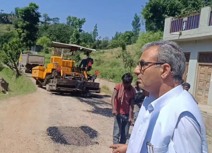 MLA Muzaffar Iqbal Khan inspecting road work of Patrara to Shahdra Sharif in Thannamandi area.