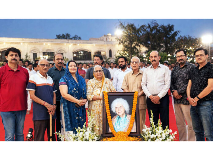 People paying tribute to Pandit Shiv Kumar Sharma in Jammu.