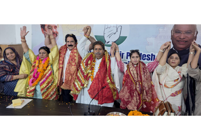 Senior Cong leaders Raman Bhalla, Yogesh Sawhney and Shamima Raina during women convention in Jammu. —Excelsior/Rakesh