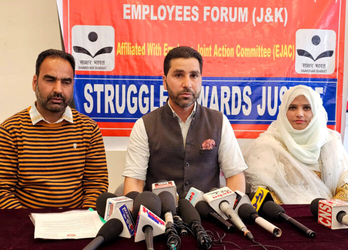 Members of Saakshar Bharat Employees Association during a press conference in Srinagar on Thursday. -Excelsior/Shakeel