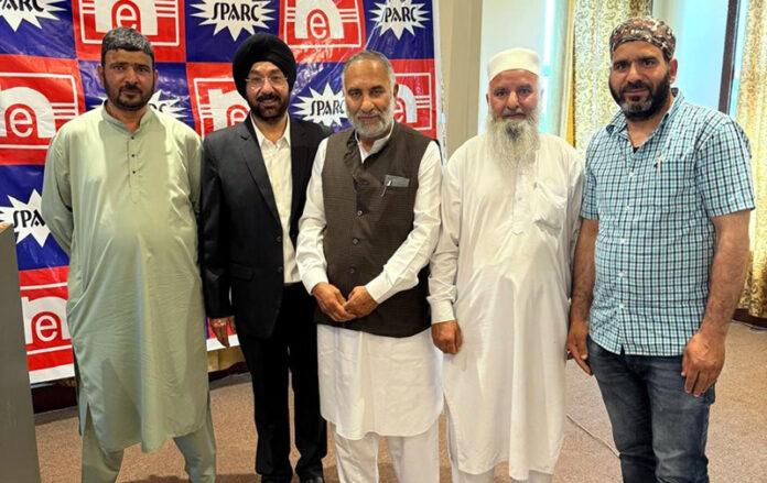 Director of Nayyar Electrodes posing along with the dealers in Srinagar on Sunday. Director of Nayyar Electrodes posing along with the dealers in Srinagar on Sunday.
