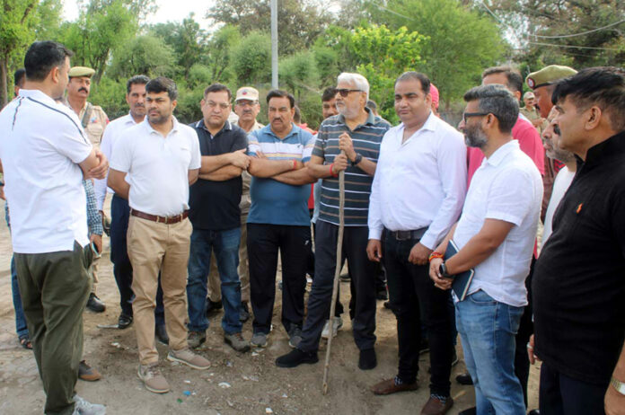 MLA Sham Lal Sharma, Commissioner JMC, Dr. Devansh Yadav and others during a JMC drive to clean and maintain the pond in Gurah Brahmana, Bantalab.