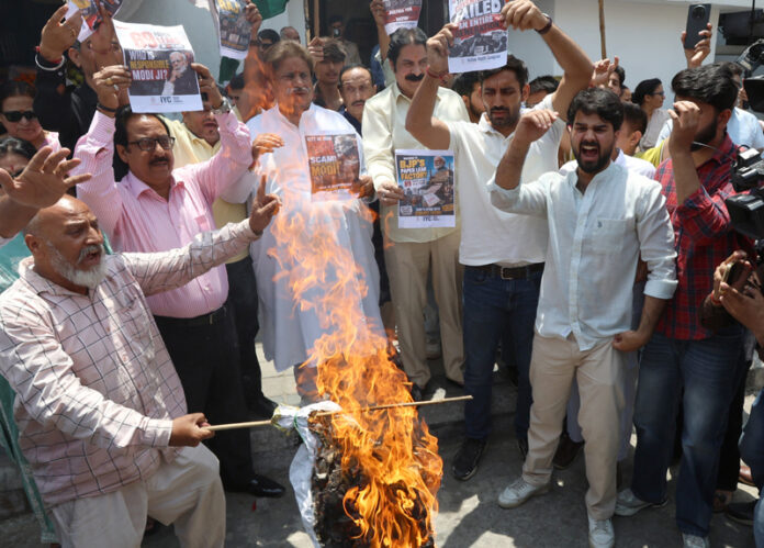Cong, PYC leaders and activists staging protest over NEET paper leak scam in Jammu on Wednesday. —Excelsior/Rakesh