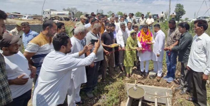 MLA Jasrota, Rajiv Jasrotia kick starting work of key projects in his constituency on Monday. -Excelsior/Nishant