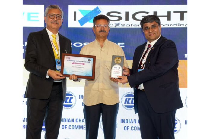 Dr Samar Dev Singh Charak receiving special appreciation award at Jio World Convention Centre, Mumbai.