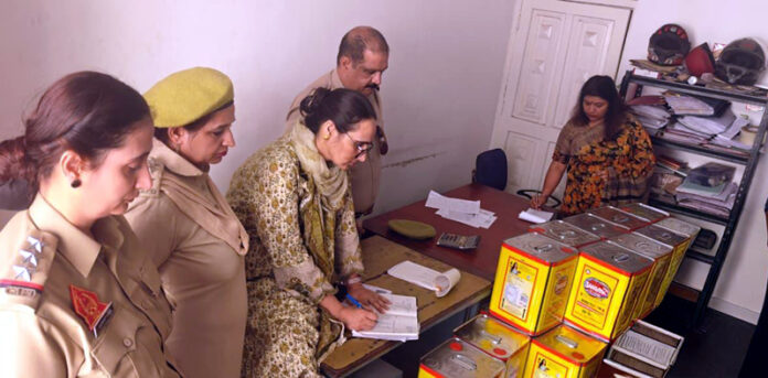 Excelsior Correspondent JAMMU, May 26: To ensure the protection of consumer rights and adherence to prescribed standards, a joint team of the Food, Civil Supplies & Consumer Affairs (FCS&CA) Department and the Legal Metrology Department today conducted surprise inspections of oil mills at Gangyal. During the inspection of Sansar Oil Mill by the FCS&CA team, the certain discrepancies were observed in the stock of refined oil having a declared weight of 675 grams/bottle. Based on the above variation, the team of Legal Metrology was called and Joint Inspection done following the detection of violation, the stock was seized and the packing operations of the unit were stopped. A seizure memo was served by the Legal Metrology Department for further necessary action under the relevant provisions of law. Earlier, the joint team had similarly conducted a surprise inspection of JK Oil Mills, where discrepancies were noticed during the checking of different oil packages having a declared weight of 15 kg. Consequently, a fine amounting to Rs Two Lakh was imposed on the unit by the concerned Legal Metrology Department under the relevant provisions of law. Rajesh Kumar Shavan, Director FCS&CA stated that such inspections will continue across the Jammu Division to ensure fair trade practices, maintain transparency and safeguard consumer interests. He further emphasized that strict action will be taken against violators affecting the interest of the consumers whether it is adulteration, underweight, substandard or overpriced commodities. Deputy Director (P/S), A D Mills, A D Circle-II; Inspector, FCS&CA Deptt and Inspector of LMD were part of the inspection team.