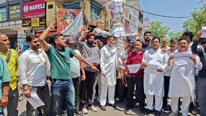 Cong activists staging protest against JDA in Bishnah.