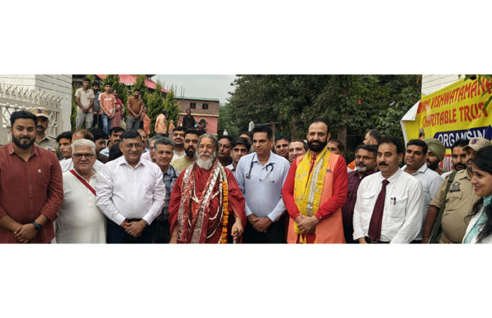 Dr Sushil Sharma and his team posing with Shri Shri 1008 Swami Vishwatamanand Ji Maharaj during a cardiac check-up camp at Rajouri.