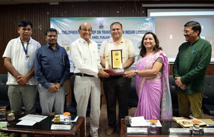 Prof Lalit Magotra being presented a memento during inauguration of workshop at CUJ.