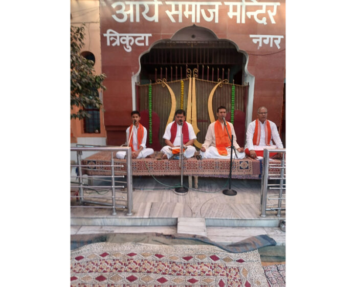 Acharya Yogendra Yagyik performing during a function in Jammu. Acharya Yogendra Yagyik performing during a function in Jammu.