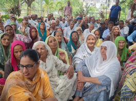West Pakistani refugees during a meeting at Kathua on Friday. —Excelsior/Pardeep