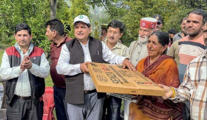MLA, Daleep Singh Parihar distributing solar light kits among the residents of remote areas of Bhaderwah on Monday. -Excelsior/Tilak Raj MLA, Daleep Singh Parihar distributing solar light kits among the residents of remote areas of Bhaderwah on Monday. -Excelsior/Tilak Raj
