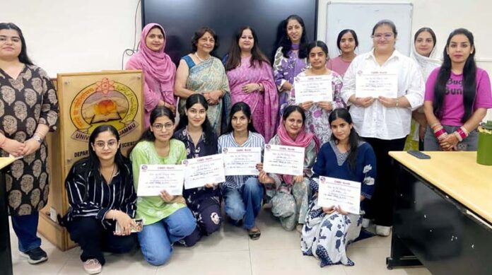 Students displaying the certificates on completion of Internship Programme. Students displaying the certificates on completion of Internship Programme.