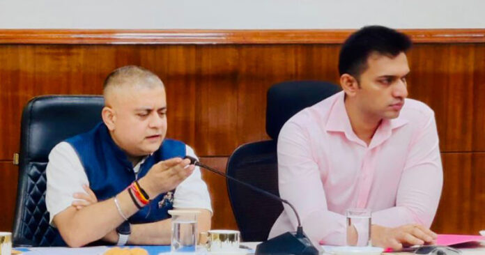 Chief Principal Census Officer, Amit Sharma and Deputy Commissioner Jammu, Dr. Rakesh Minhas during a meeting on Monday. Chief Principal Census Officer, Amit Sharma and Deputy Commissioner Jammu, Dr. Rakesh Minhas during a meeting on Monday.