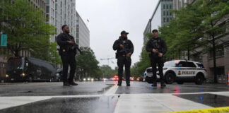 Suspect Dead After Approaching White House Checkpoint With Weapon, Says US Secret Service