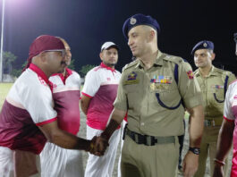Dignitary interacting with players before the start of match.