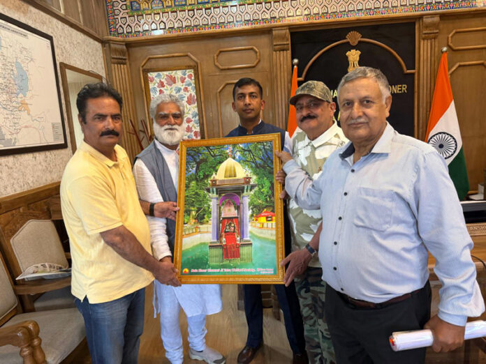 The delegation of MKBWS presenting a pratima of Mata Kheer Bhawani to Div Com in Srinagar.