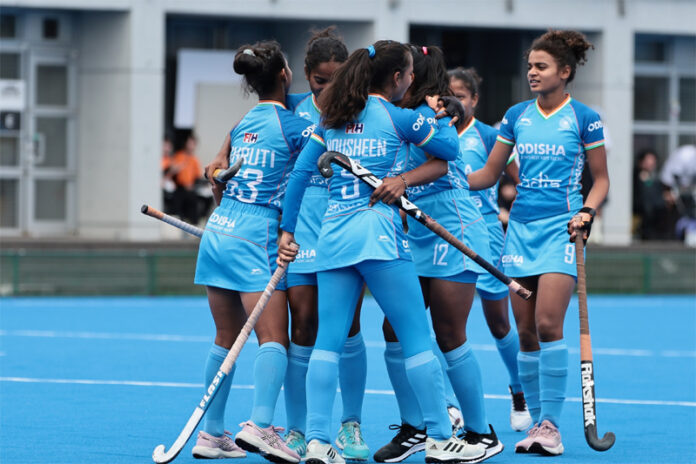 Women hockey
