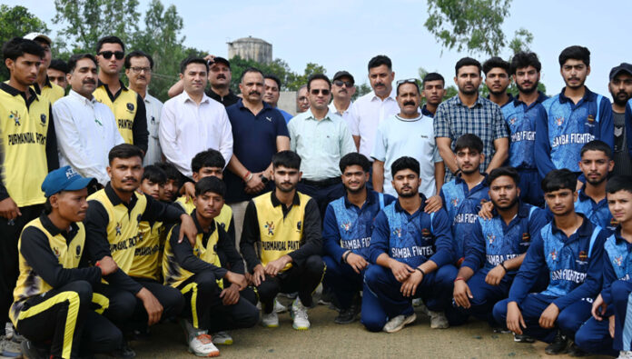 Players posing along with dignitaries during a programme.