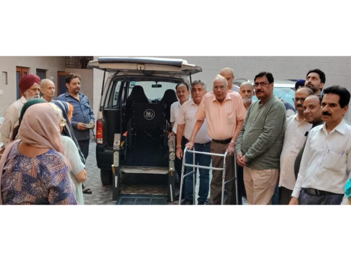 Office bearers of Vridh Ashram, Jammu receiving a donated Van from Virinder Sethi on Monday. Office bearers of Vridh Ashram, Jammu receiving a donated Van from Virinder Sethi on Monday.