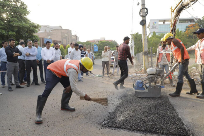 Workers of JMC demonstrating Cold Emulsion Pothole Patching Machine in Jammu. Workers of JMC demonstrating Cold Emulsion Pothole Patching Machine in Jammu.