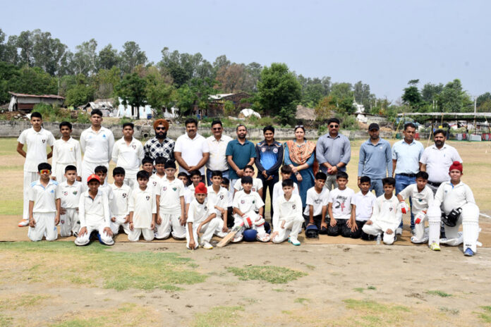 Players posing along with dignitaries during a programme.