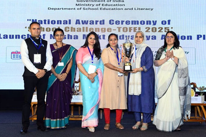 Dignitaries presenting the award to the school representative during a programme held in New Delhi.
