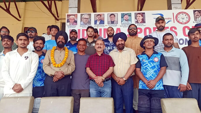 Dignitaries posing along with players during a programme.