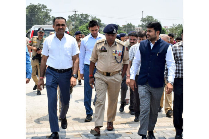 Div Com and IGP during visit to Bhagwati Nagar on Monday. Div Com and IGP during visit to Bhagwati Nagar on Monday.
