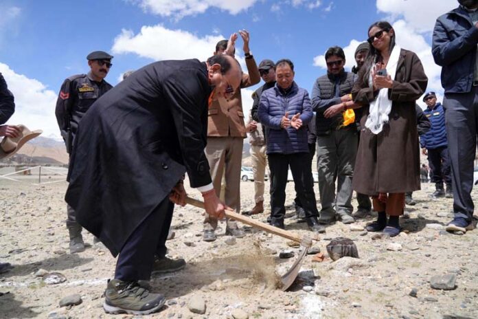 Ladakh Lieutenant Governor Vinai Kumar Saxena laying the foundation stone of Ladakh's first model border village at Chumur under the Vibrant Village Programme (VVP) on Wednesday. (UNI)