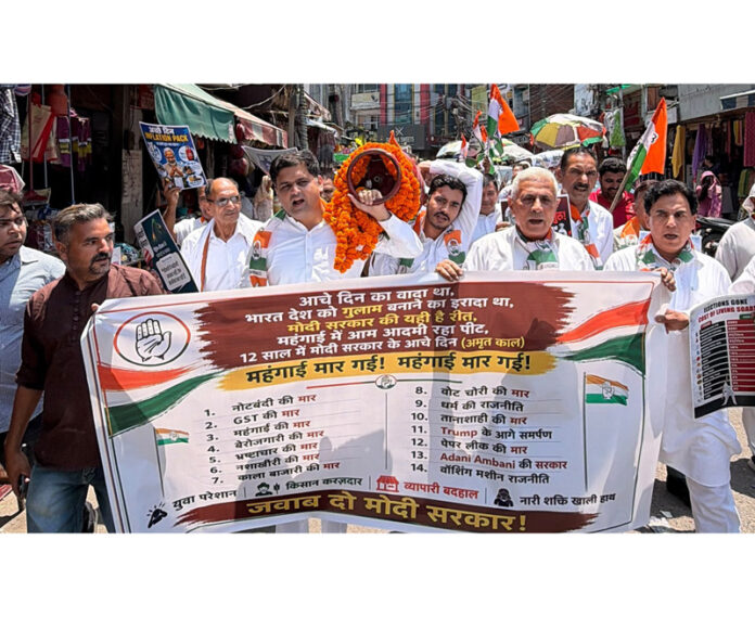 Cong leaders and activists staging protest agains LPG price hike at Akhnoor. Cong leaders and activists staging protest agains LPG price hike at Akhnoor.