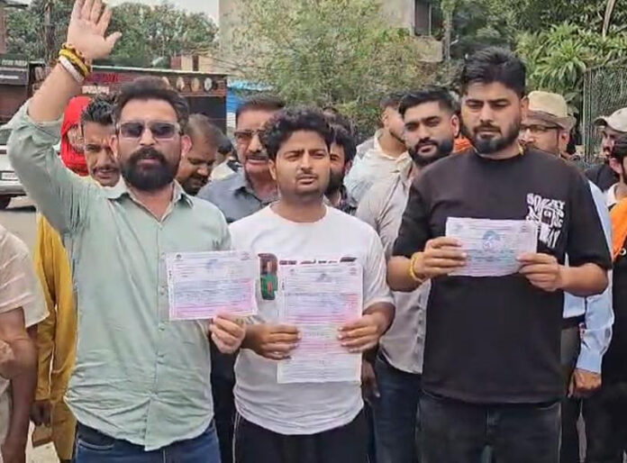 People protesting in Kathua against inflated electricity bills on Monday. -Excelsior/Nishant People protesting in Kathua against inflated electricity bills on Monday. -Excelsior/Nishant