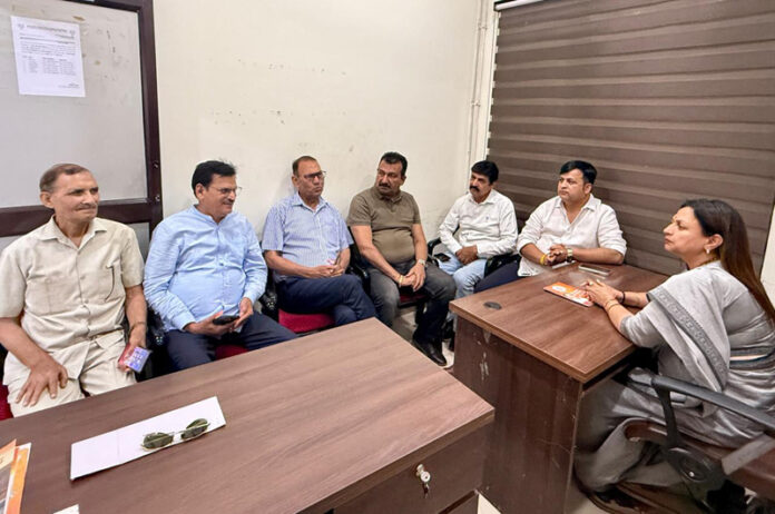 BJP vice president, Rekha Mahajan listening people's grievances at a Public Darbar at Jammu on Monday. BJP vice president, Rekha Mahajan listening people's grievances at a Public Darbar at Jammu on Monday.