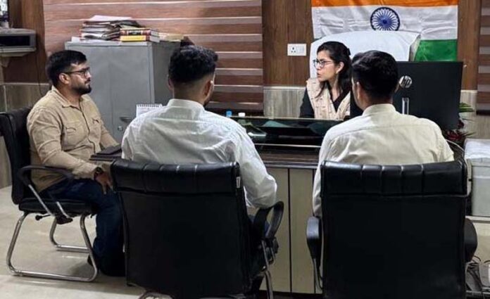 Secretary Transport inspecting ARTO office Rajouri on Thursday.